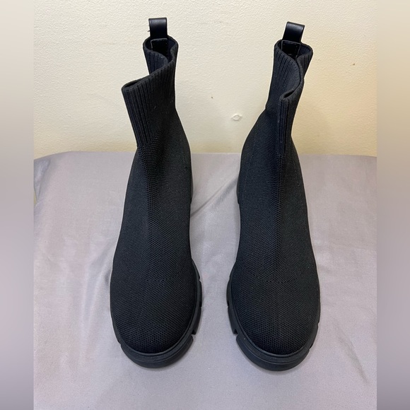 Women’s Pull On Chelsea Boot - Picture 3 of 7